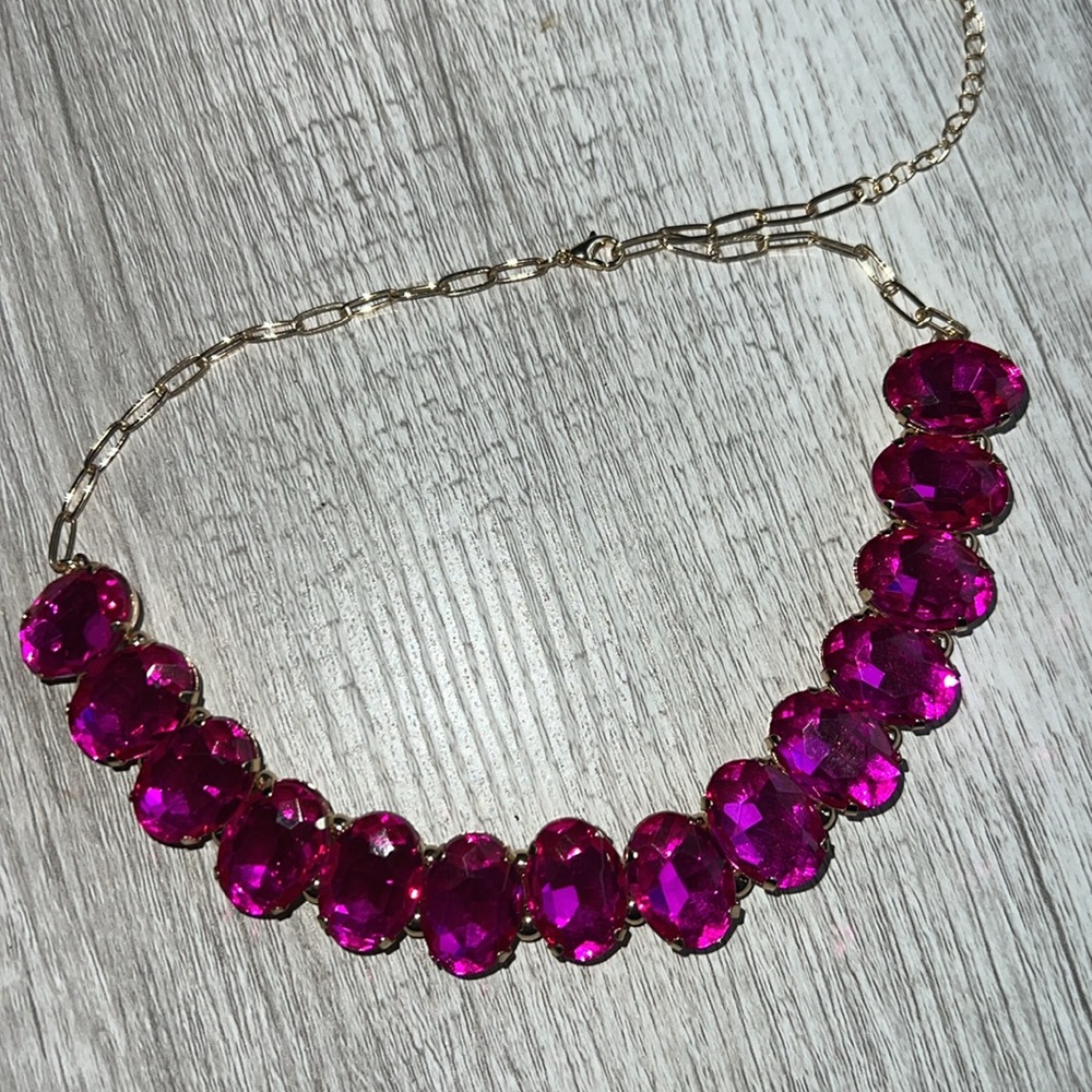 Pink gem necklace with gold link chain - Picture 5 of 5